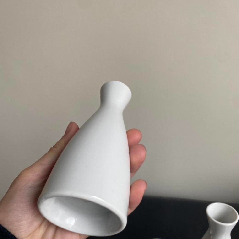 White sake set - Picture 3 of 4